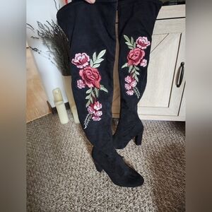 Over the knee Steve Madden boots. Size 6.5 velvet black with floral design